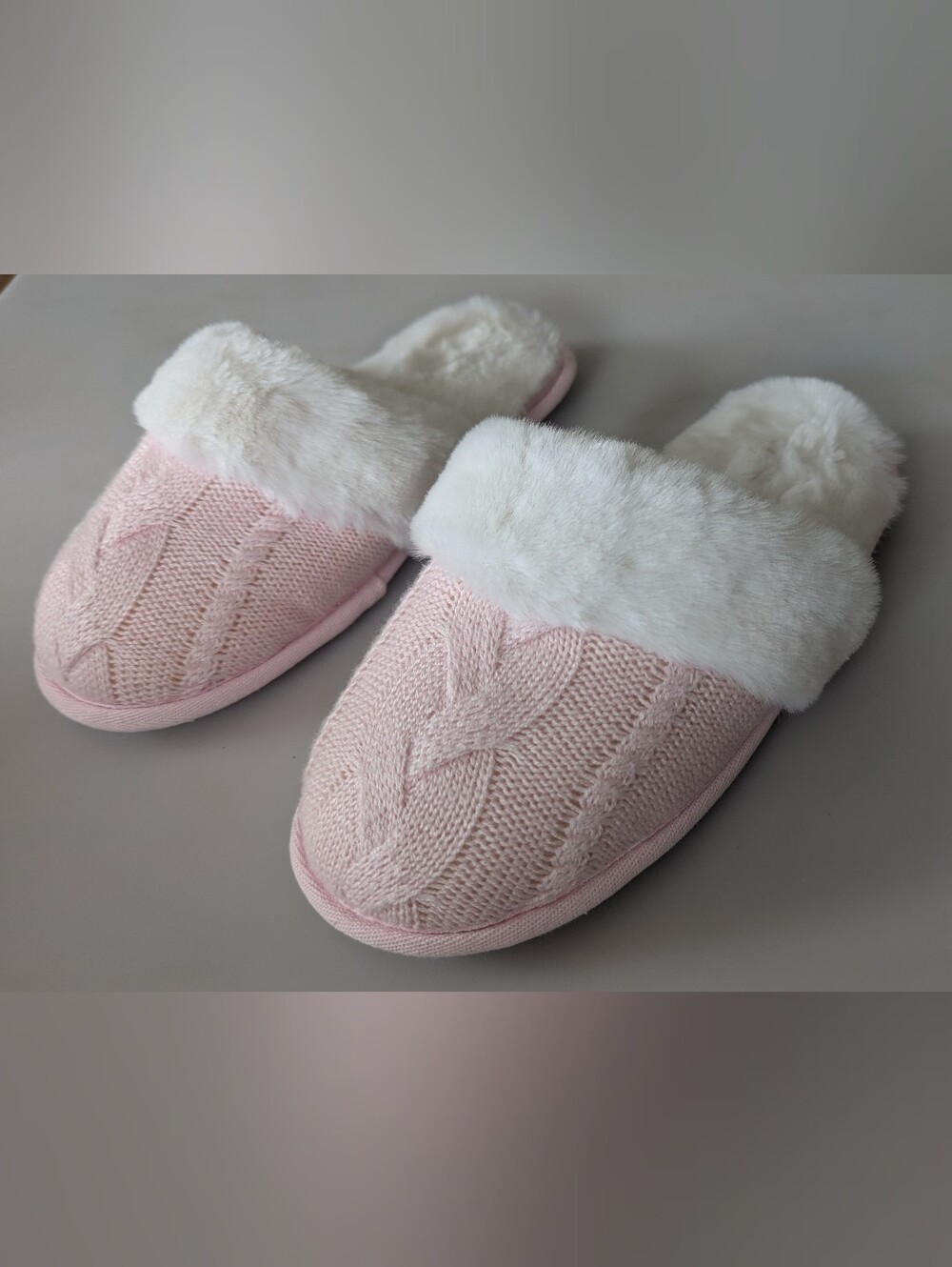 Victoria's Secret Women's Pink & White Knit Faux Fur Slipper Size S/P - Picture 2 of 14